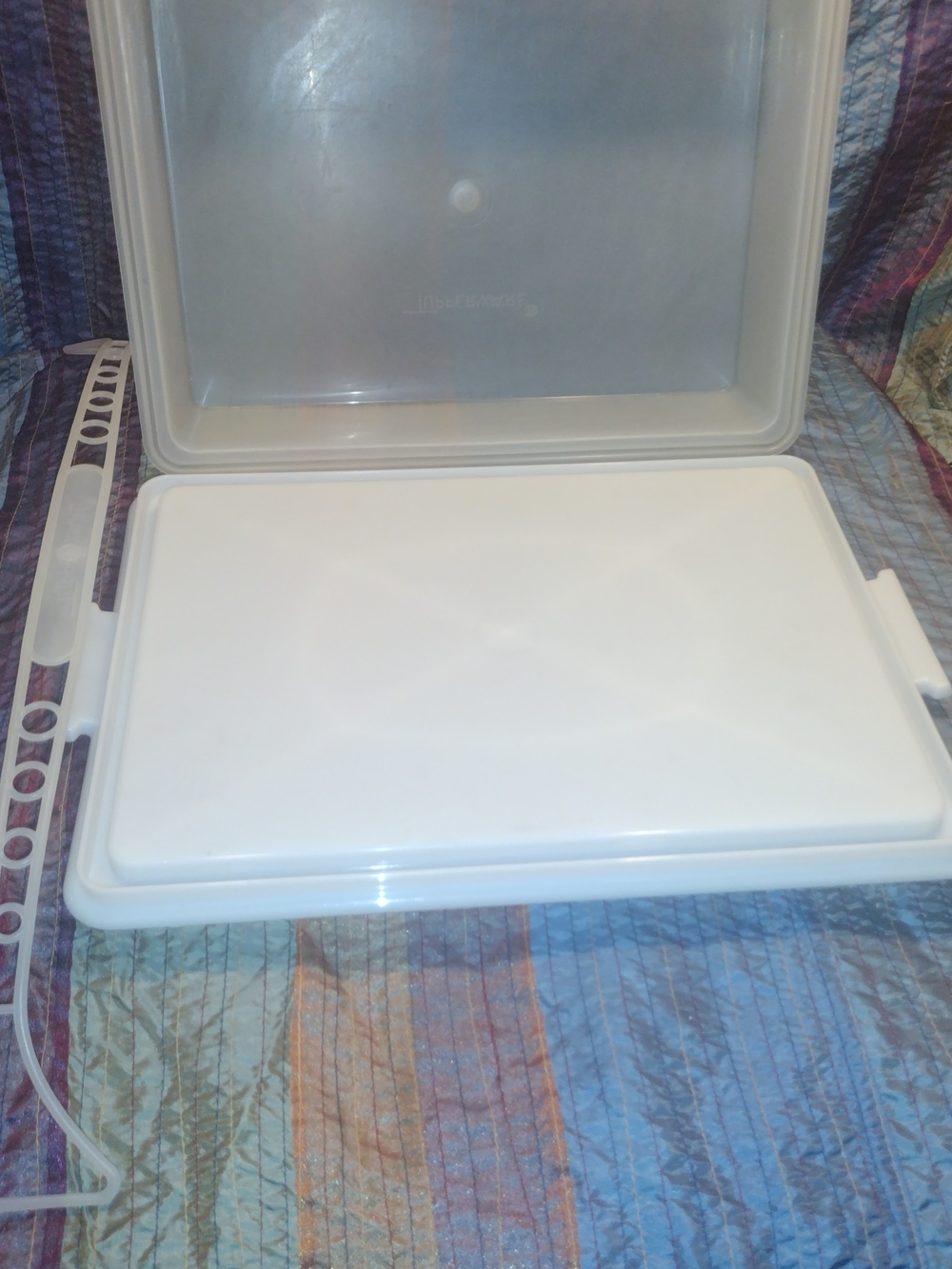 Vintage Tupperware Cake Carrier - Picture 4 of 4